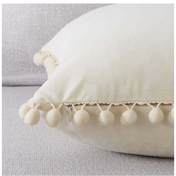 Classic Cream Farmhouse Adorable Trendy Pompom Throw Pillow Decor Cover Set - Picture 4 of 16